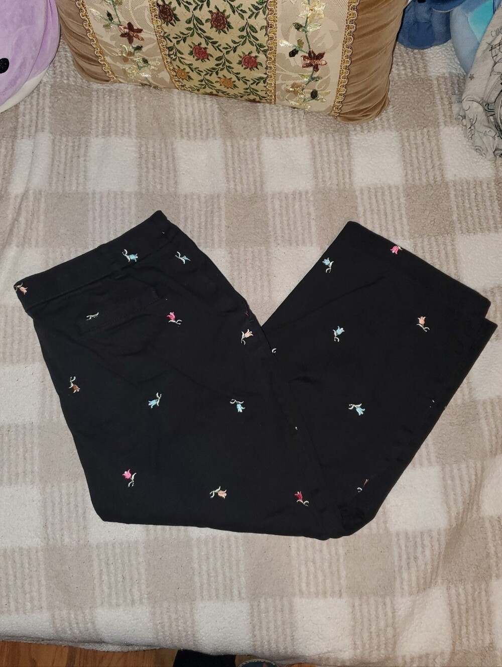 5 for $25 | Briggs New York Embroidered Floral Cropped Chino Pants